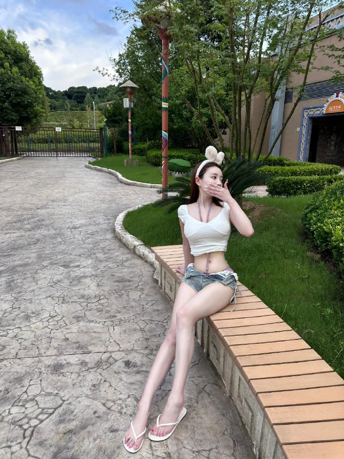 三人行 封面